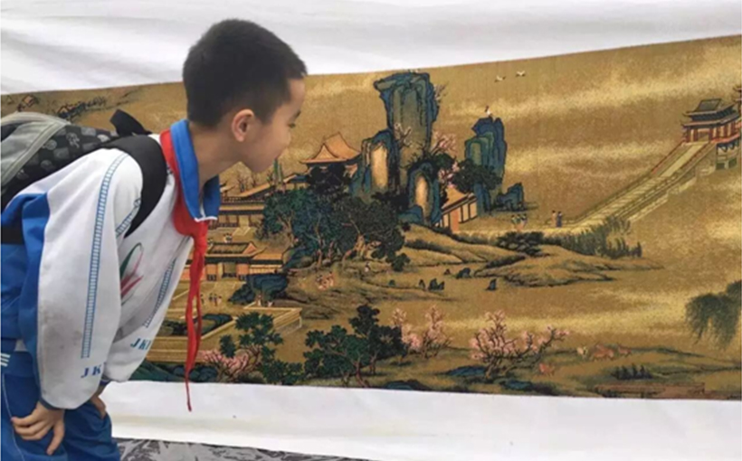 世界最长的十字绣《清明上河图》(图1）