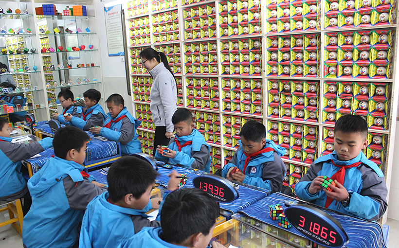 收藏魔方数量最多的小学(图4）