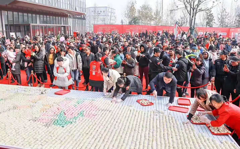 世界最大的饺子拼图(图3）