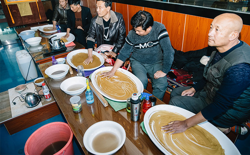 世界最大的手写金书(图5）