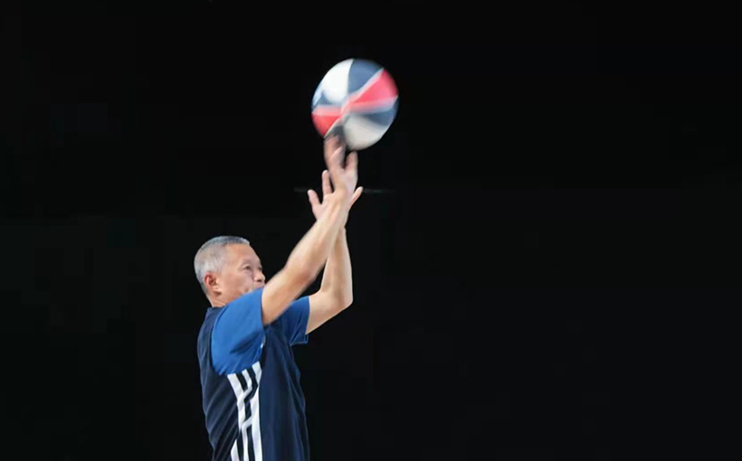 左手、右手、蒙眼交替投篮进球最多（罚球线）(图2）
