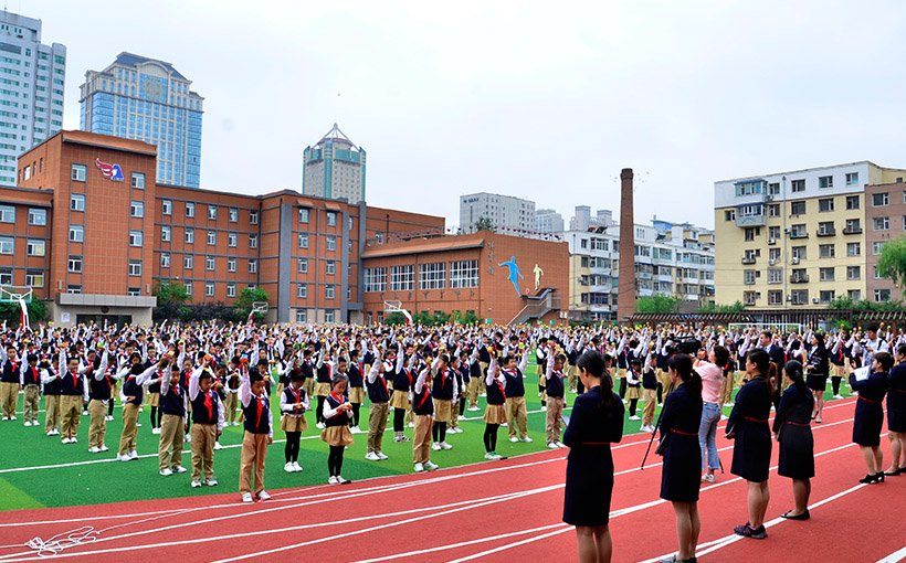 最多名小学生同时还原三阶魔方(图3）