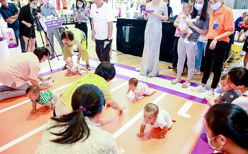 婴幼儿穿“裸感”乐动裤4×10米接力赛世界最快(图1）