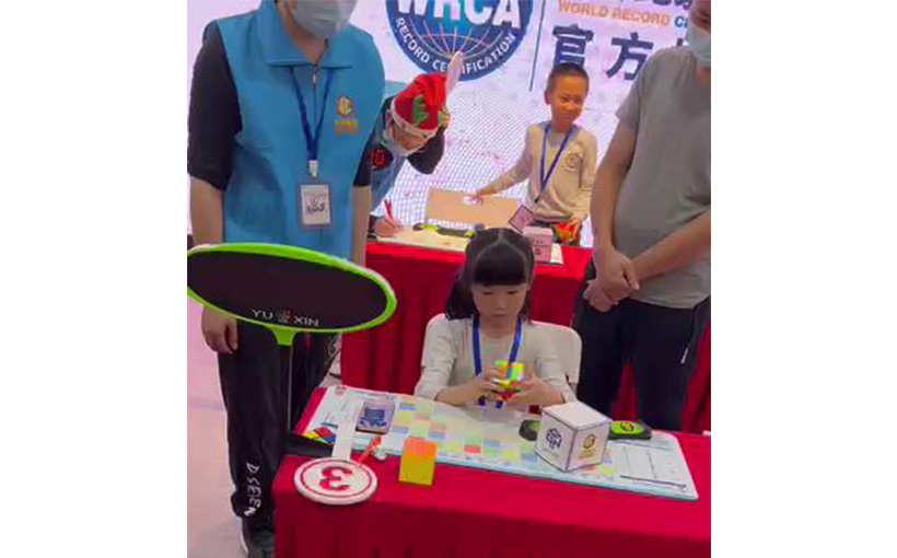 最小年龄连续还原四阶和五阶魔方(图3）
