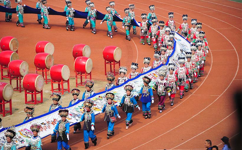 世界最长的苗绣(图1）