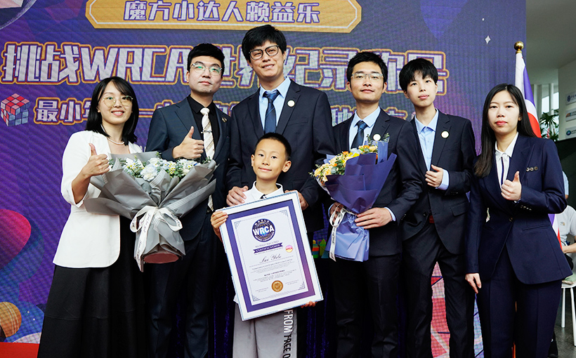 最小年龄一小时内复原60种魔方(图5）