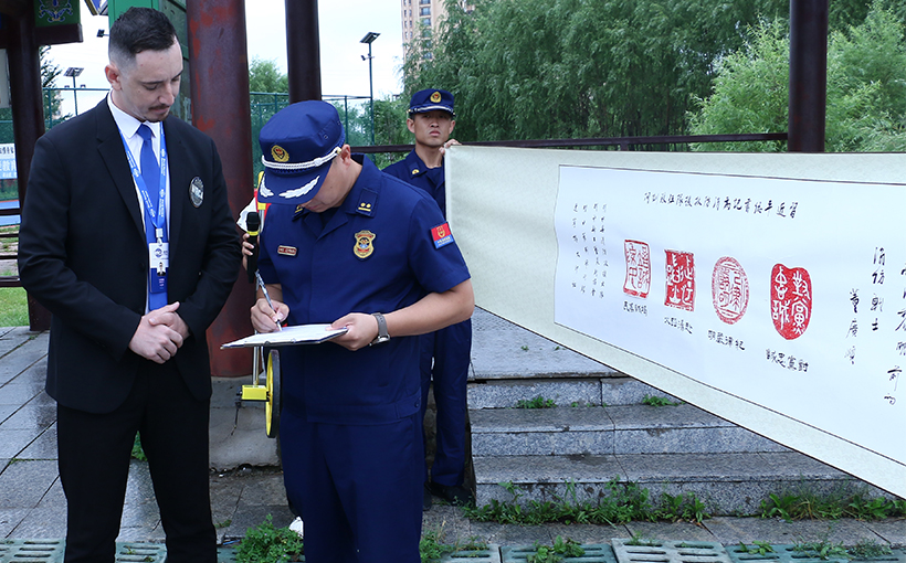 世界最长的“火”字书法长卷(图3）