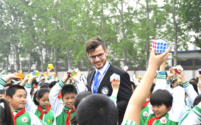 世界最多名小学生同时还原三阶魔方