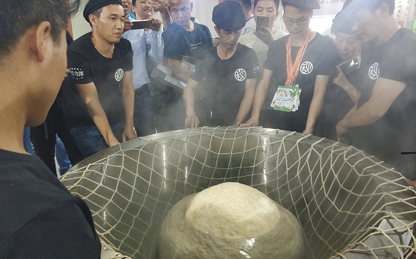 世界最大的包心鱼丸（已打破）