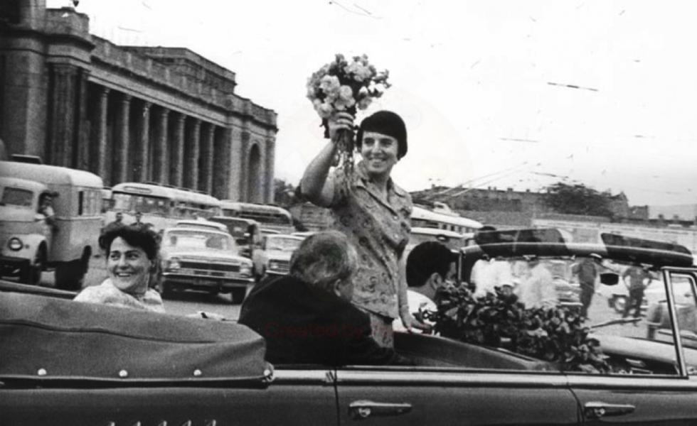 诺娜·加普林达什维利在赢得 1962 年国际比赛后回来了第比利斯 / 国际象棋联合会