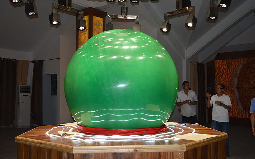 世界最大的夜明珠（萤石球）(图2）