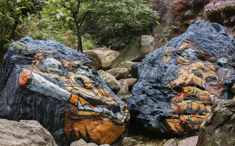 最大规模的3D彩绘石景观(图1）