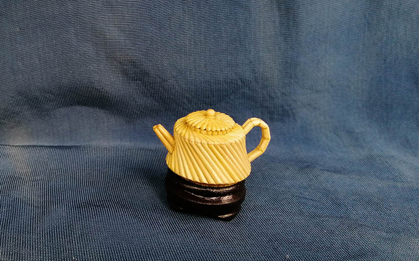 世界最小的牙签拼制茶壶(图2）