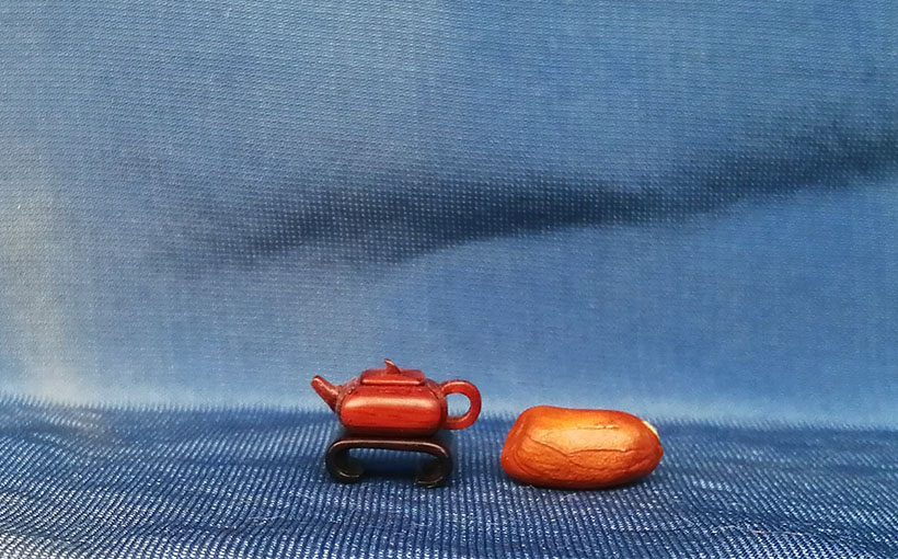 世界最小的木片拼制茶壶(图2）