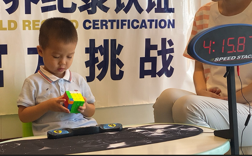 最小年龄还原四阶魔方(图2）
