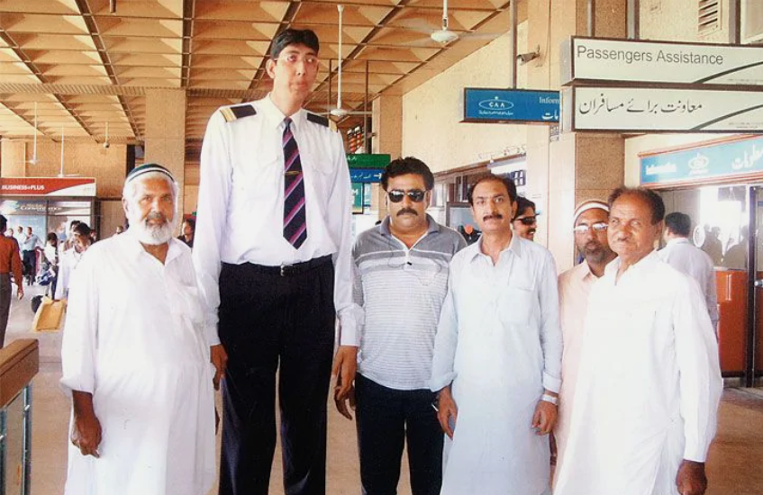 巴基斯坦最高的人身高 2.3876 米