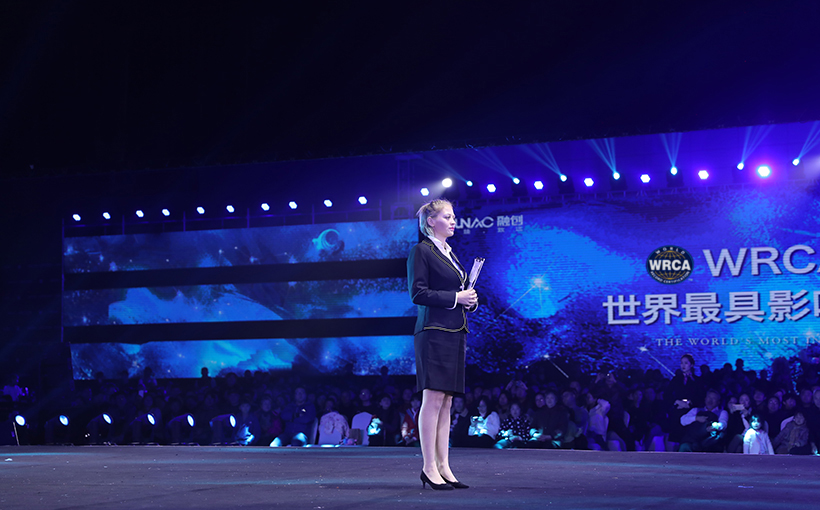 世界最大的杜鹃花造型建筑(图2）