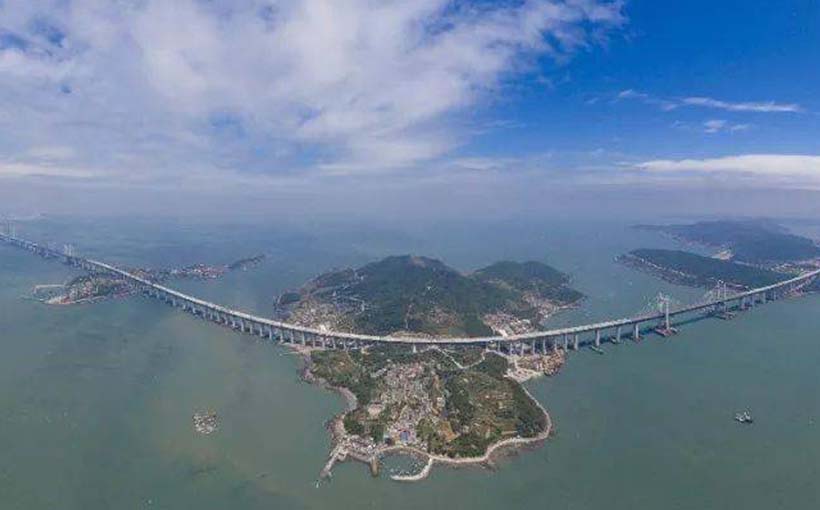 世界最长的公铁两用跨海大桥(图1）