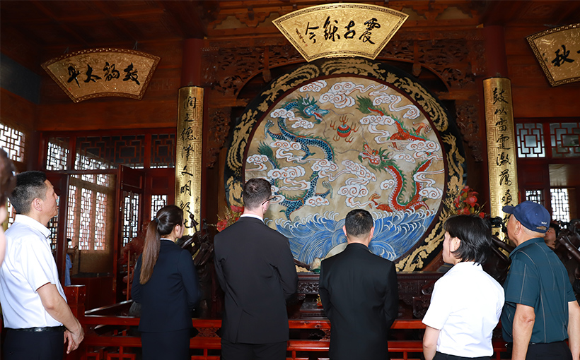 世界最大的彩绘鼓面中国鼓(图4）