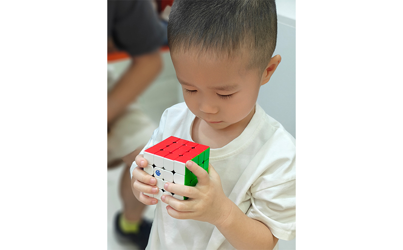 最小年龄还原四阶魔方(图5）