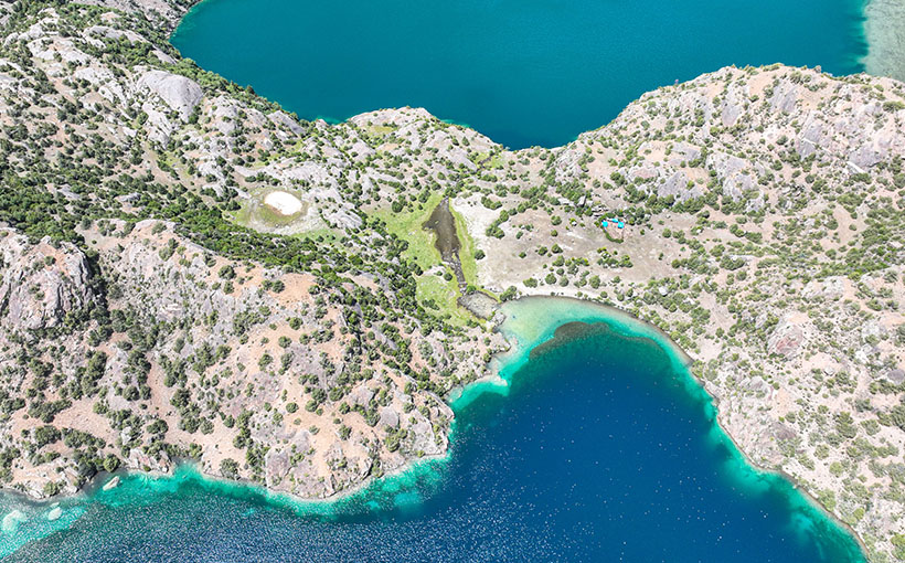世界海拔最高的天然三色湖景观(图2）