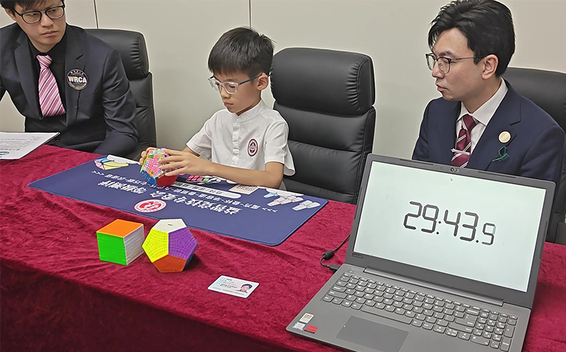 最小年龄还原七阶五魔方(图3）