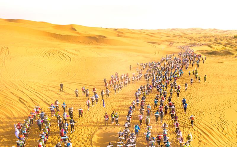 世界最大规模的沙漠徒步挑战赛（图4）