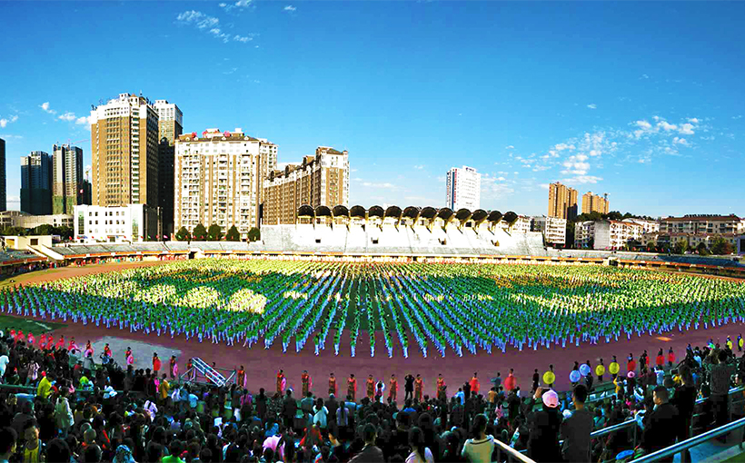 世界最大规模的广场舞中文人体拼字“你好，咸宁”