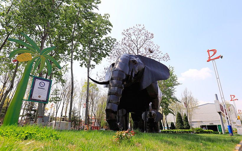 世界最大钢铁“象”形雕塑