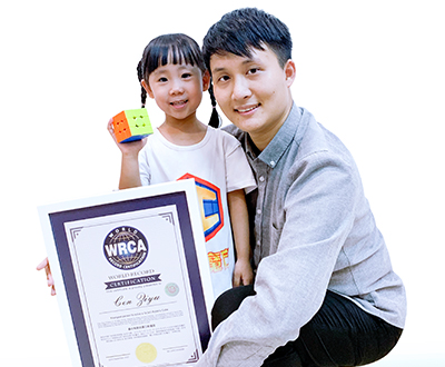 最小年龄复原三阶魔方（已打破）