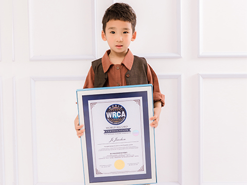 最小年龄还原四阶金字塔魔方