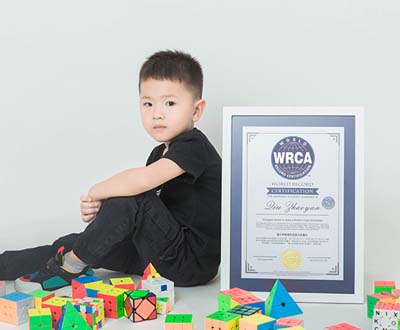 最小年龄盲拧还原三阶魔方