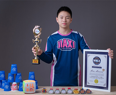 单人最快时间完成10组花式循环（Cycle）竞技叠杯