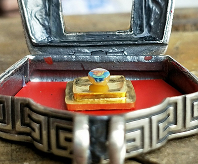 世界最小的青稞彩绘佛像