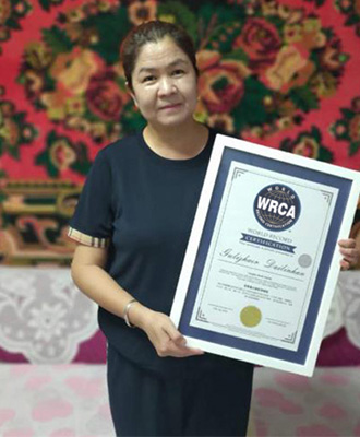 世界最大的彩珠模型