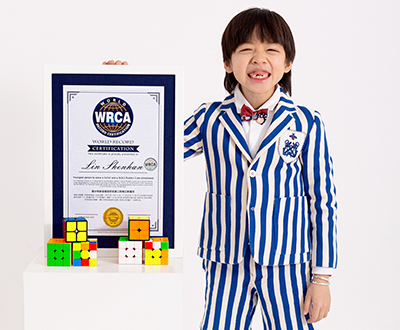 最小年龄连续盲拧还原二阶和三阶魔方