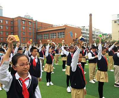 最多名小学生同时还原三阶魔方