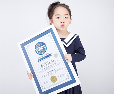 最小年龄盲拧还原枫叶魔方