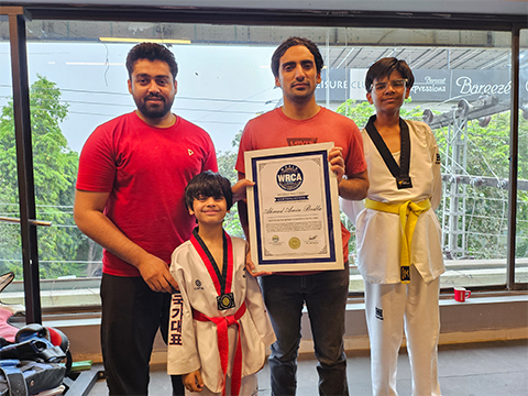 1小时内负重60磅做最多单腿俯卧撑（男性）