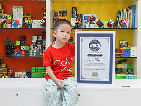 最小年龄还原四阶魔方