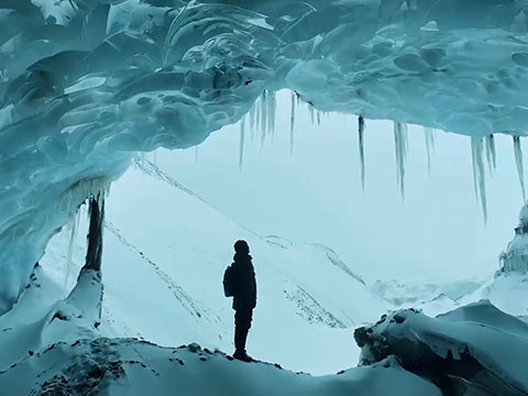 世界最大的双层冰洞