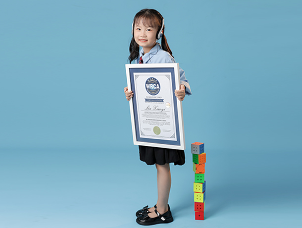 最小年龄在魔方比赛多盲项目中还原5个三阶魔方