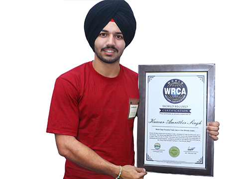 一分钟内完成最多拍手拳头俯卧撑（男性）