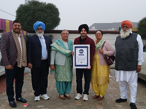 一分钟内完成最多单腿十指俯卧撑（男性）