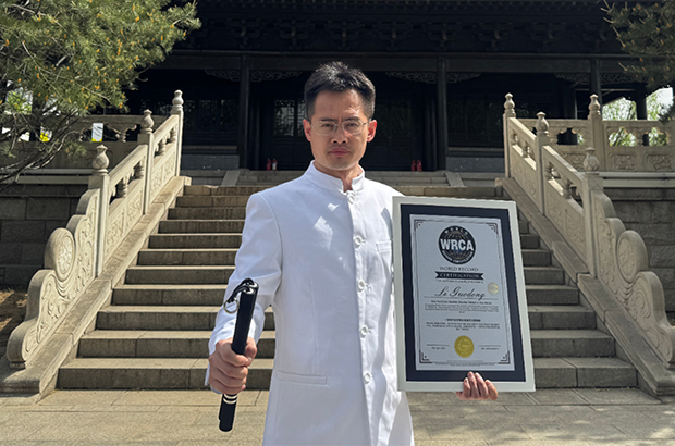 一分钟内双节棍反肩换手次数最多