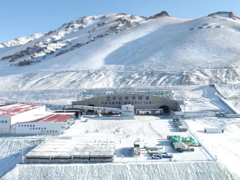 世界最长高速公路隧道