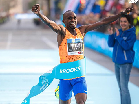 最快时间完成半程马拉松（男性）