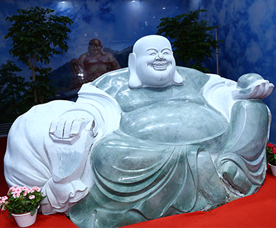世界最大的翡翠弥勒佛