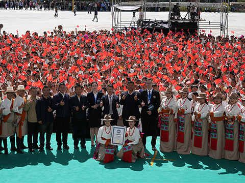 最大规模的安多则柔表演