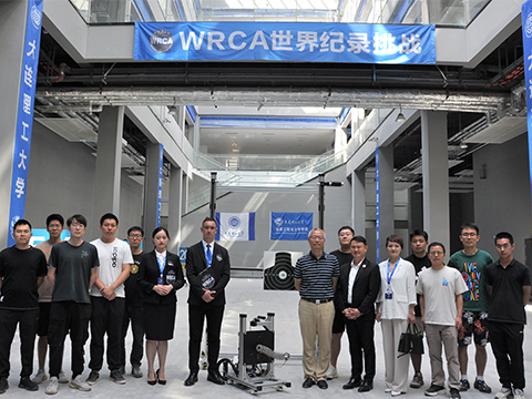 最远距离命中移动靶心的自主连续体机器人